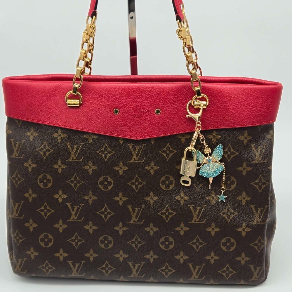 LV Gold Padlock Authentic 🔑 Luxury Bag Charm w/ Unbranded Fairy Keychain - Picture 3 of 8